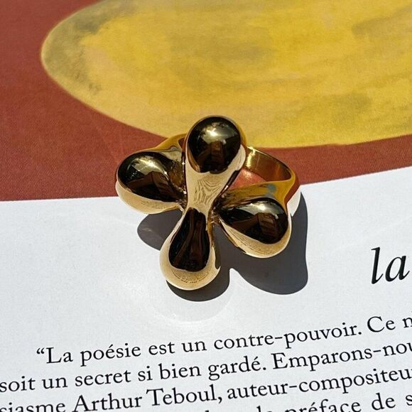 New! “Valeria” Flower Chunky Gold Ring - Picture 2 of 5